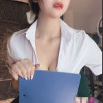 网易CC小恩雅的视频，小恩雅最新土豪剧情视频老师上课有玩具