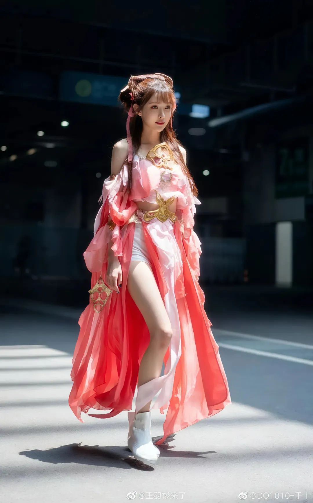初代二次元女主播隐退多时,竟重现直播间,称直播多年,除了直播其它工作太累,回归主要是挣钱房贷!网友:真把水友当羊毛薅!