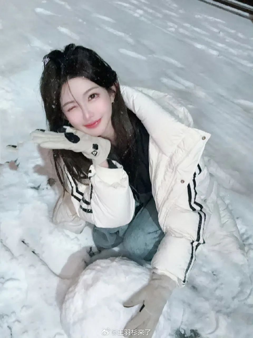 初代二次元女主播隐退多时,竟重现直播间,称直播多年,除了直播其它工作太累,回归主要是挣钱房贷!网友:真把水友当羊毛薅!