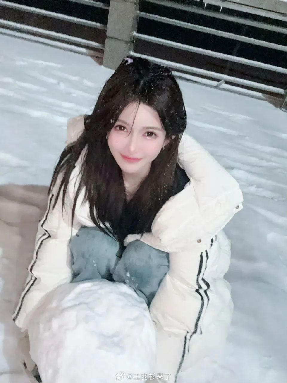 初代二次元女主播隐退多时,竟重现直播间,称直播多年,除了直播其它工作太累,回归主要是挣钱房贷!网友:真把水友当羊毛薅!