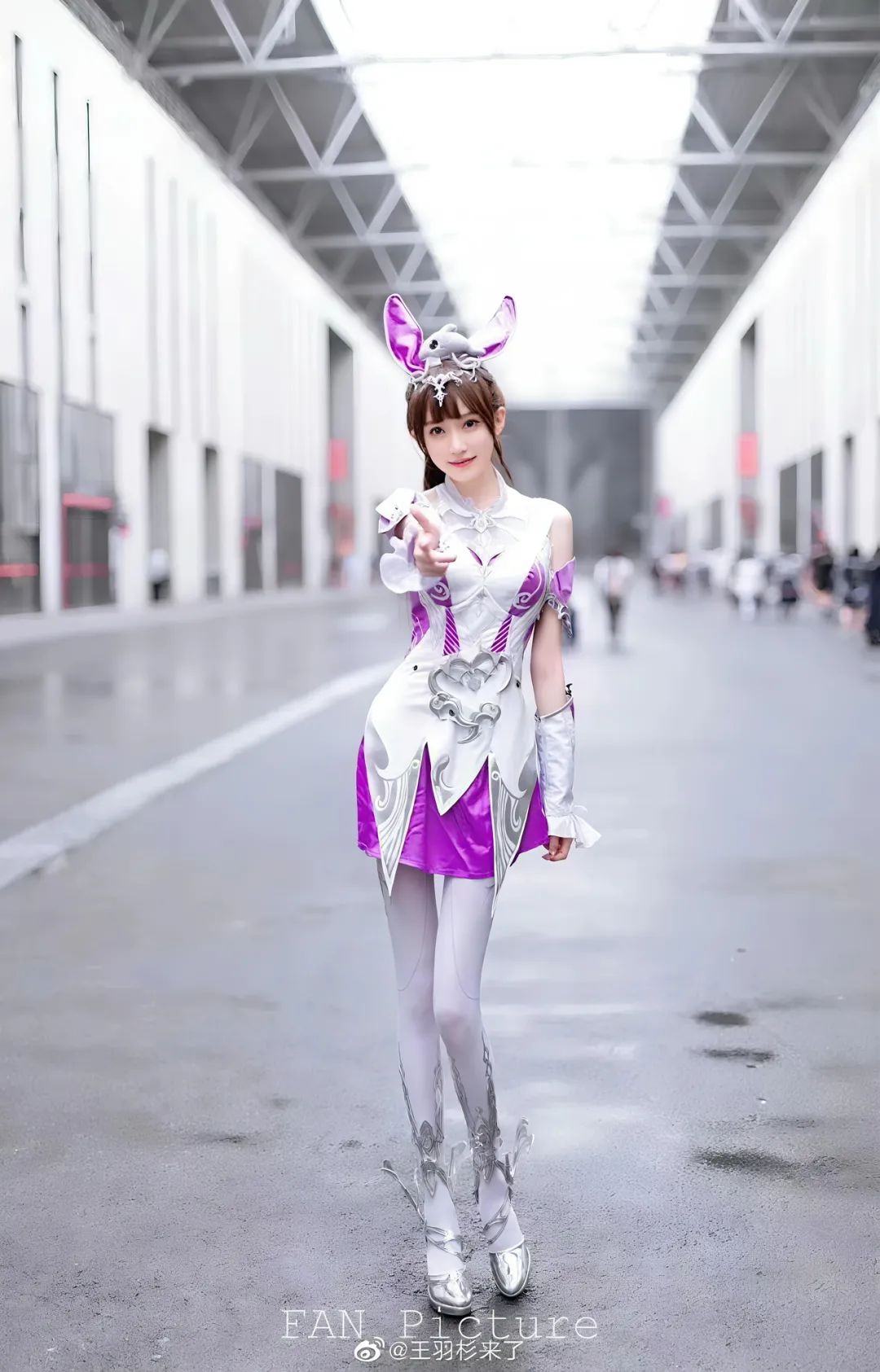 初代二次元女主播隐退多时,竟重现直播间,称直播多年,除了直播其它工作太累,回归主要是挣钱房贷!网友:真把水友当羊毛薅!