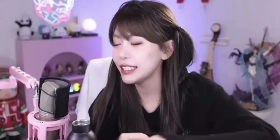 周淑怡晒身份证称自己还挺好看的!谈百度高管孩子“开盒”一事,称自己也曾遭遇过,父母资料外泄,报帽子叔叔可惜证据不足!