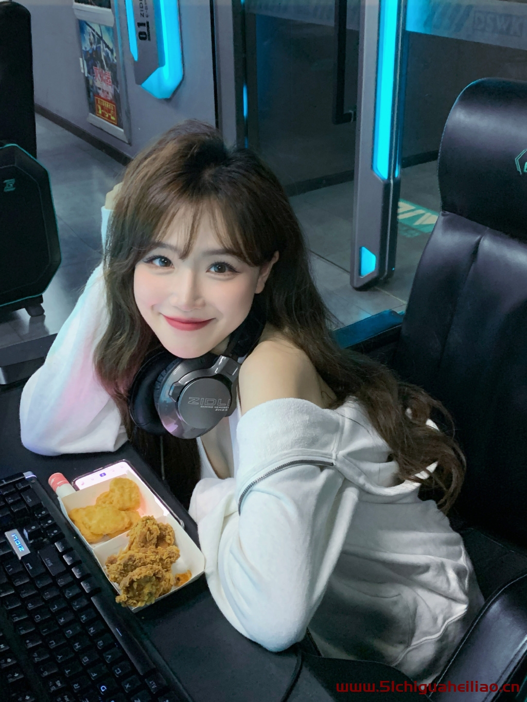 29岁抖音美少妇豹纹热舞，私人订制视频引热议