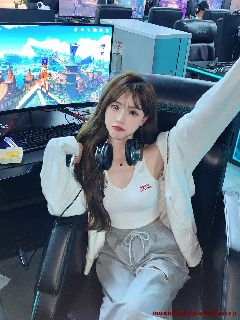 快递站看片小姐姐后续曝光，疑被大神拿下开启新生活